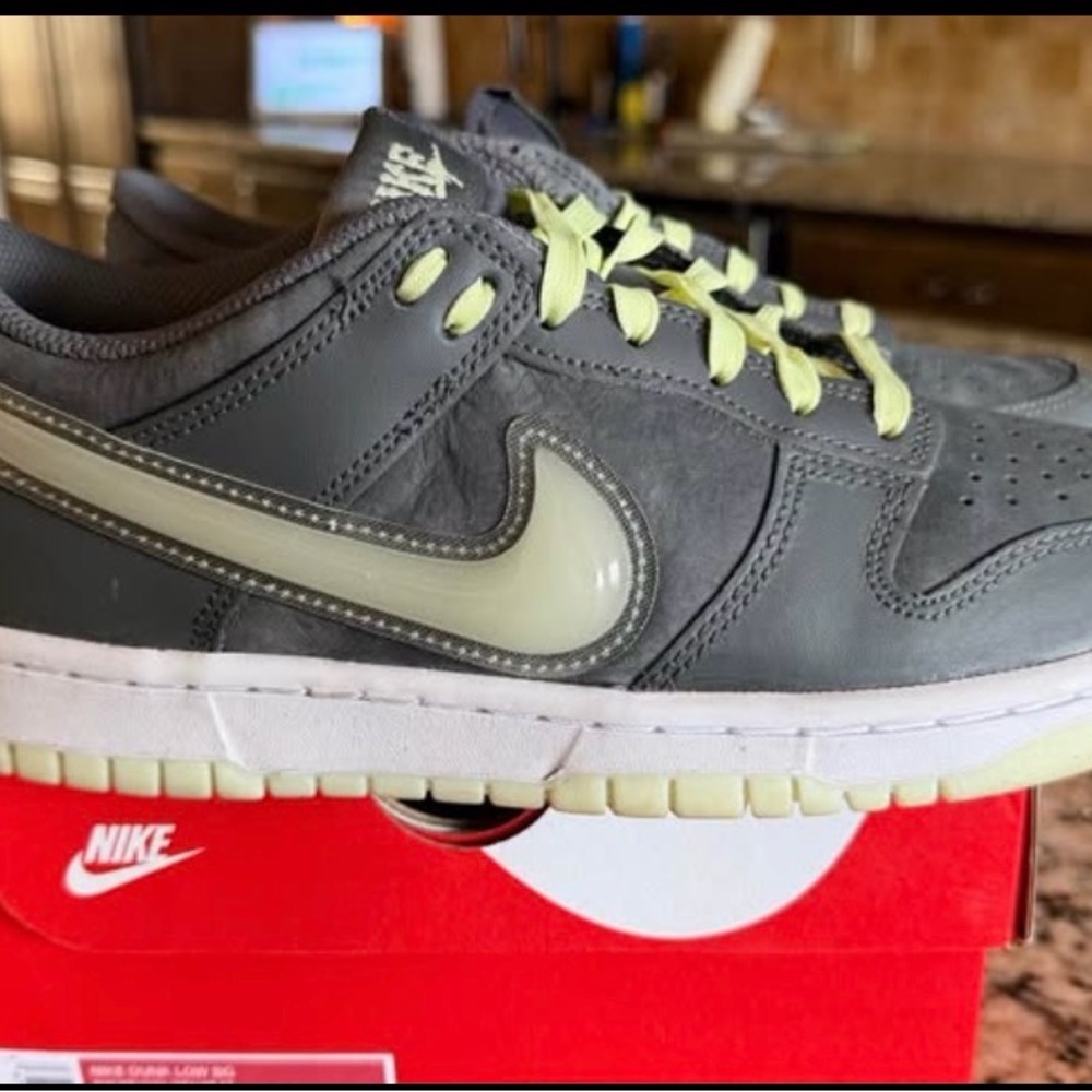 Nike Dunk Low BG 
Halloween Glow in the Dark